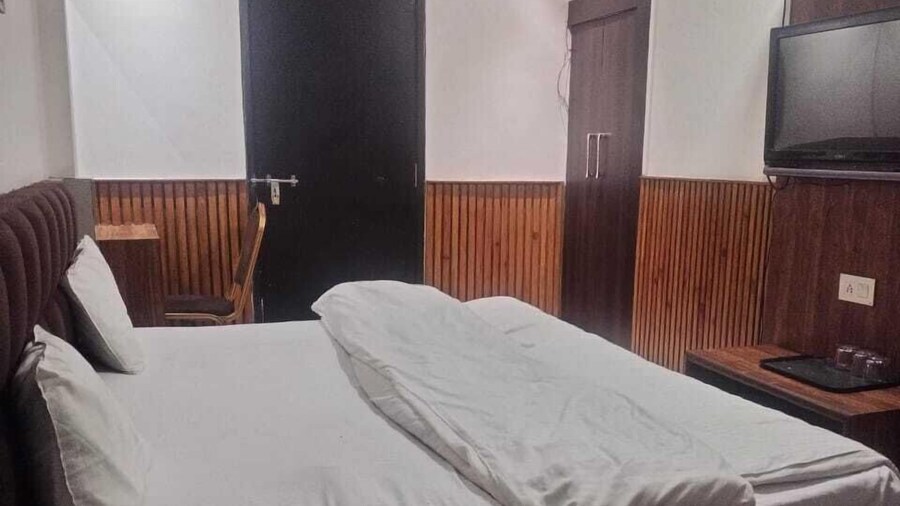 Hotel Shri Sai Deluxe