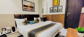 Hotel Shri Sai Deluxe - 1 Min from Adarsh Nagar Metro | Couple, Business, and Family Friendly