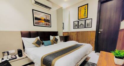 Hotel Shri Sai Deluxe - 1 Min from Adarsh Nagar Metro | Couple, Business, and Family Friendly