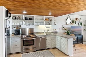 冰箱、微波炉、烤箱、炉灶