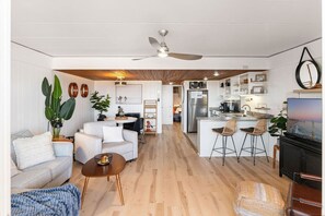 TV - 68th St Oceanfront Condo with Pool (Ocean City)