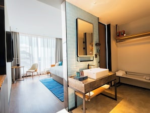 Business Double Room | Bathroom