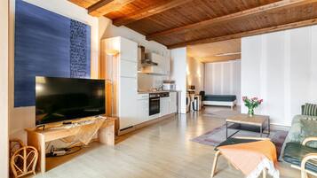 Télévision, baby-foot