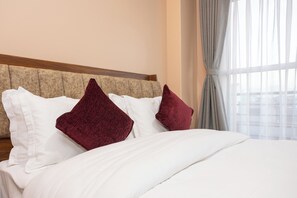 Deluxe Triple Room | Desk, laptop workspace, soundproofing, free WiFi - Mandevilla Home (Lalitpur)