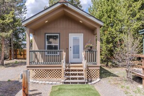 Exterior - Baby Bear Cabin Summa (West Yellowstone)