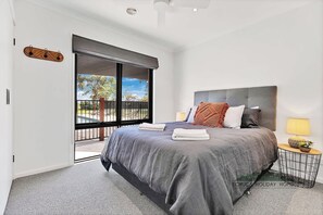 5 chambres, fer et planche à repasser, lit parapluie, Wi-Fi