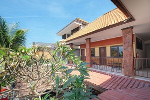 Front of property - Apartment Kak Okoh  (Munggu)