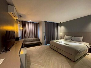 Standard Double or Twin with Balcony | Desk, laptop workspace, soundproofing, free WiFi - Doze Patong (Patong)