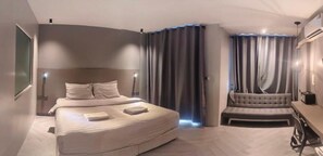 Deluxe King Room with Pool Access | Desk, laptop workspace, soundproofing, free WiFi