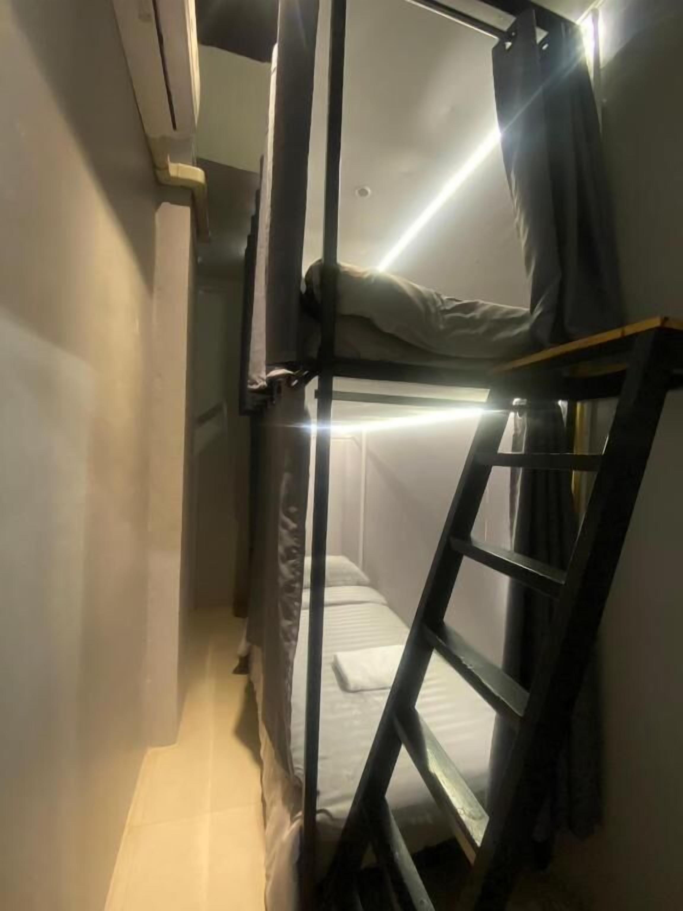 Skrivebord, arbejdsområde til bærbare computere, lydisolering