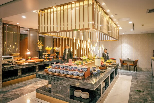 Daily buffet breakfast for a fee