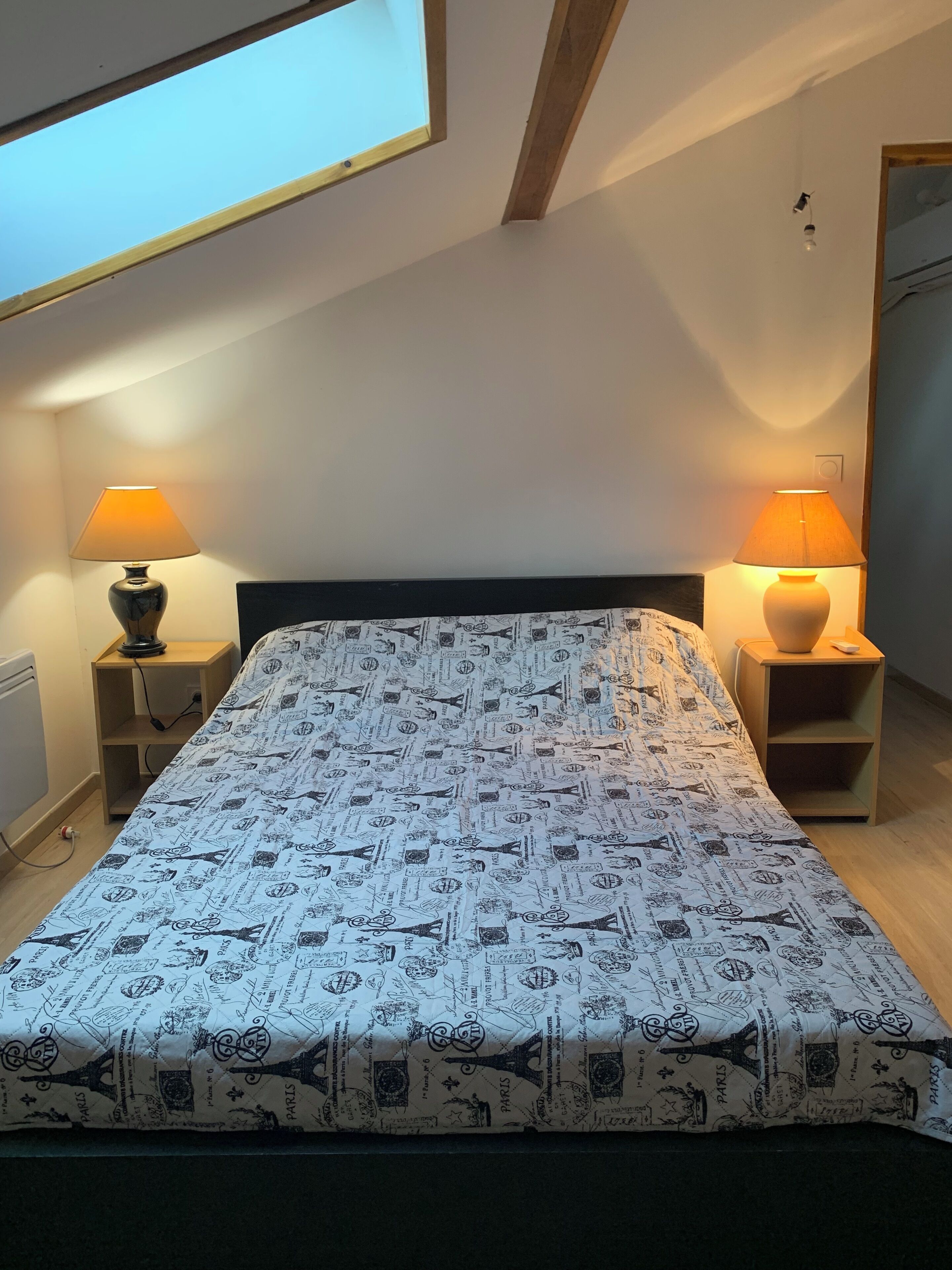 2 habitaciones, tabla de planchar con plancha, wifi y ropa de cama 