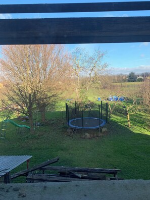 Property grounds - Quiet accommodation, ideal for families with children 2000 m2 plot for relaxing play (Marcollin)