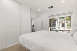 3 habitaciones, escritorio, tabla de planchar con plancha y wifi 
