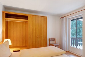 2 bedrooms, free WiFi, bed sheets - Apartment 'Nr 6' with Balcony and Wi-Fi (Titisee-Neustadt)