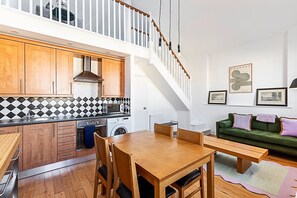 Interior - Stylish Chelsea Flat with Luxe Comfort & Charm (London)