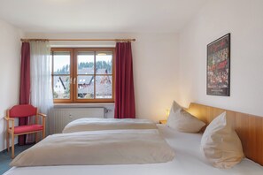 2 bedrooms, free WiFi, bed sheets - Apartment 'Nr 8' with Balcony and Wi-Fi (Titisee-Neustadt)