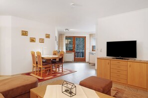 Dining - Apartment 'Nr 7' with Balcony and Wi-Fi (Titisee-Neustadt)