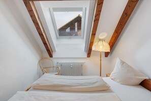 1 habitación, tabla de planchar con plancha, wifi gratis y ropa de cama 