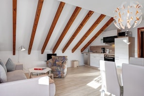 TV - Haus Titisee Apartment 'No. 12' with Balcony and Wi-Fi (Titisee-Neustadt)