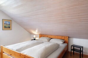 2 bedrooms, iron/ironing board, free WiFi, bed sheets