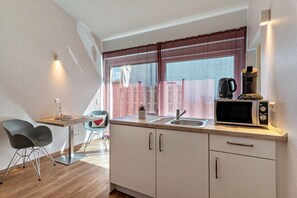 Fridge, microwave, coffee/tea maker, electric kettle