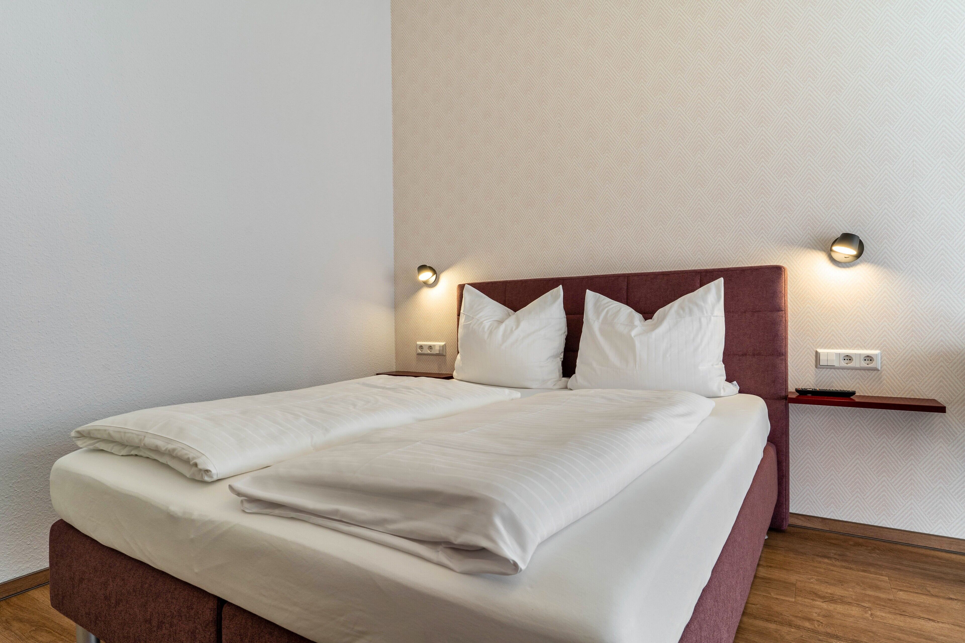 WiFi (無料)、ベッドシーツ