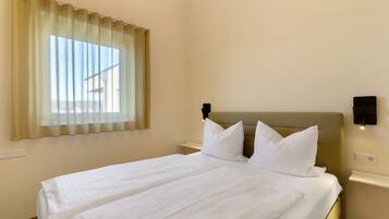 1 bedroom, free WiFi, bed sheets