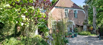 Apartment 'The Grand Under the Linden Trees' with Shared Garden, Wi-Fi, Free E-Charging