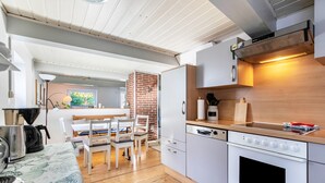 Kaffetrakter/tekoker, kjøleskap, mikrobølgeovn og ovn