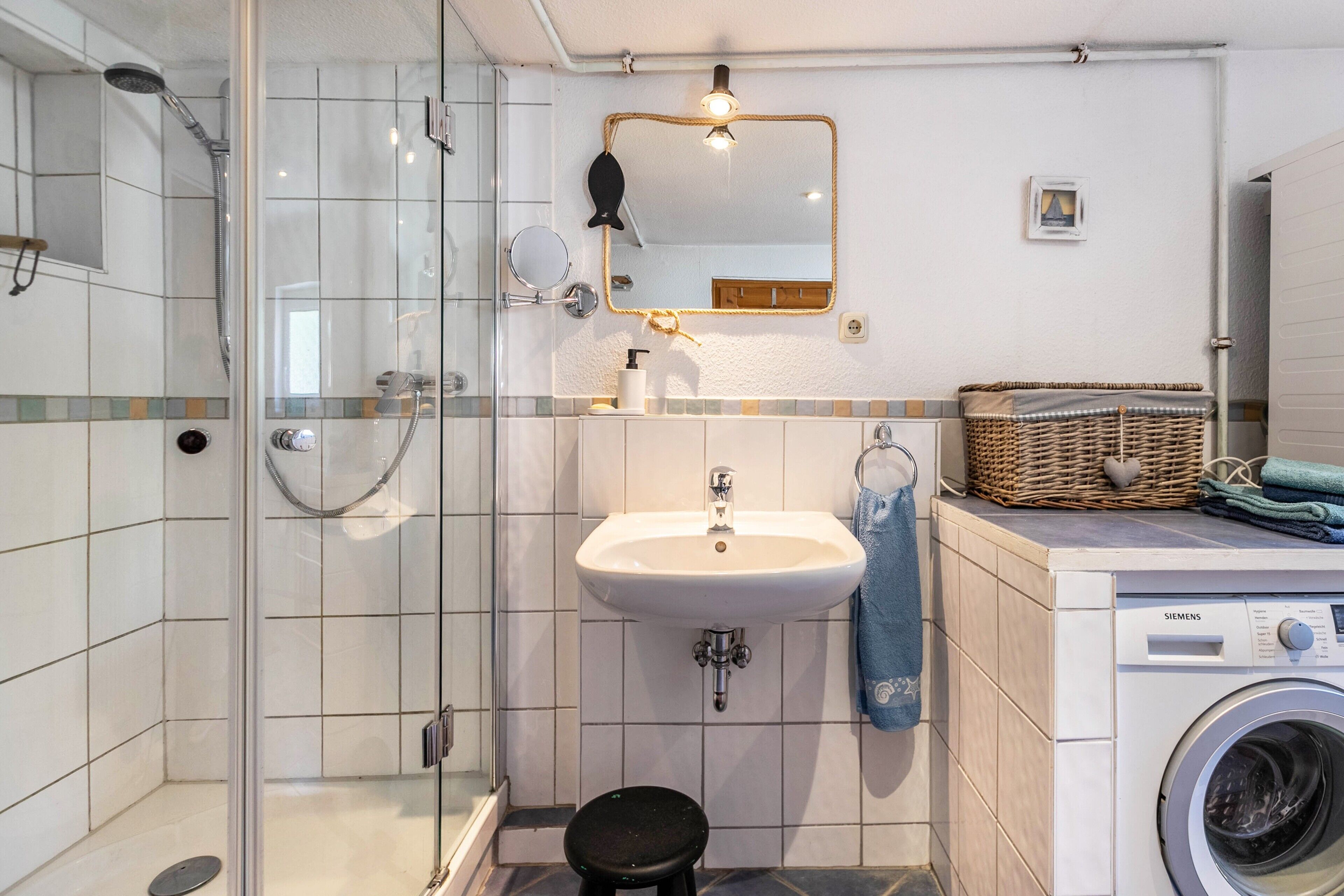 Dusche, Haartrockner, Handtücher