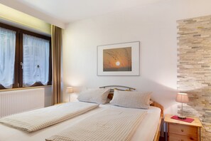 2 bedrooms, free WiFi, bed sheets - Apartment '5 Eichhörnchen' with Private Terrace, Balcony and Wi-Fi (Schönwald im Schwarzwald)