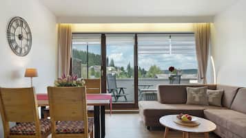 Televisio, DVD-soitin, pöytätennispöytä, stereot