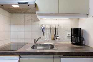 Refrigerador, microondas, parrilla de estufa y lavavajillas