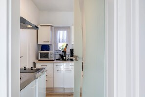 Fridge, microwave, stovetop, coffee/tea maker - Apartment 'Will' with Private Terrace and Wi-Fi (Stützerbach)