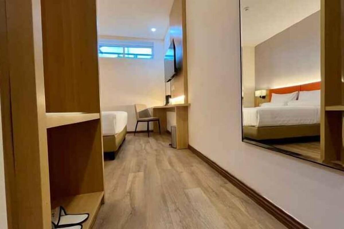 デスク、WiFi (無料)、ベッドシーツ