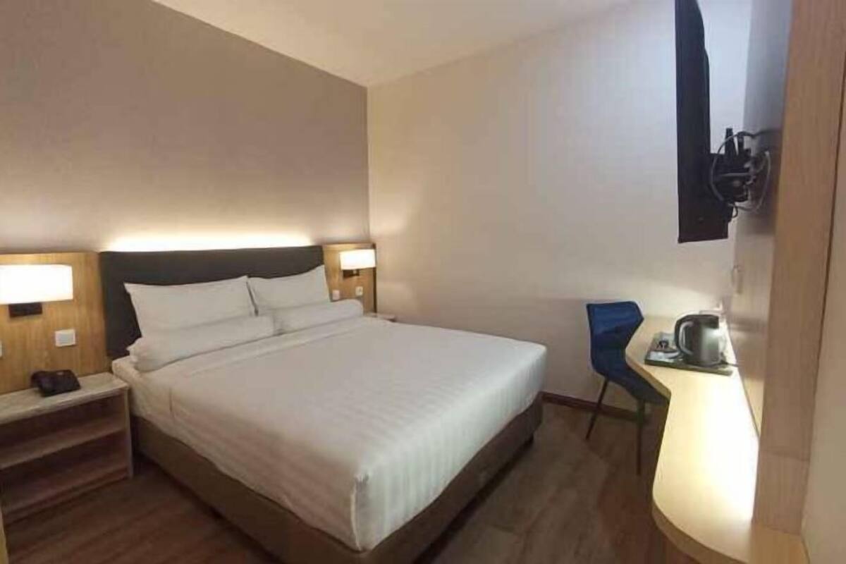 デスク、WiFi (無料)、ベッドシーツ