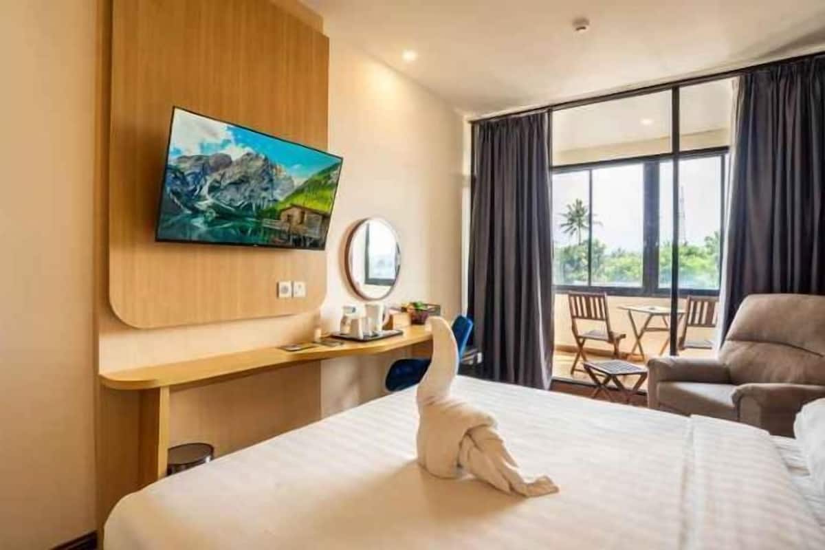 Desk, free WiFi, bed sheets