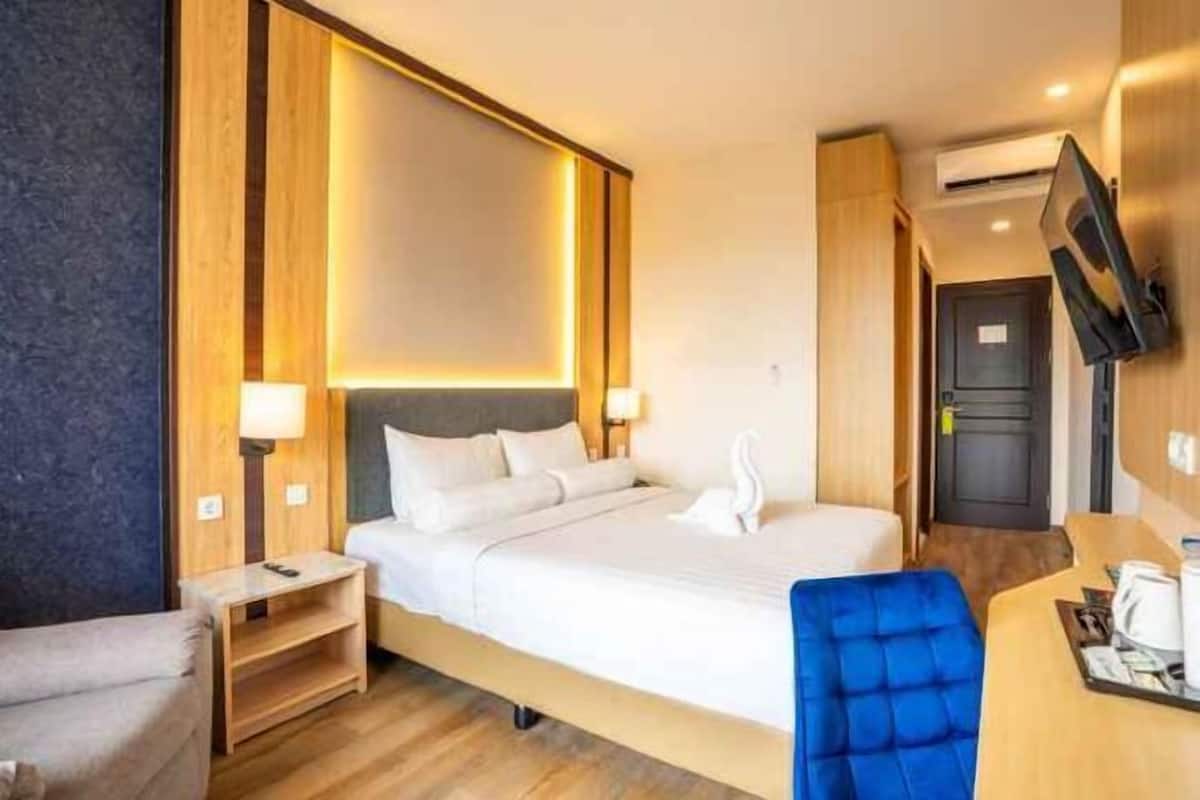 Escritorio, wifi gratis y ropa de cama