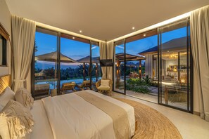 Luxury Villa, Pool View