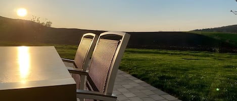 تناول الطعام بالخارج