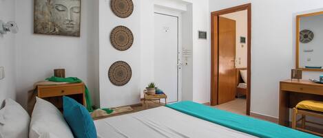 2 bedrooms, desk, WiFi, bed sheets