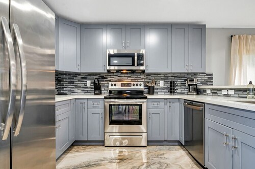 Brand New Modern Villa - Fully Fenced Backyard