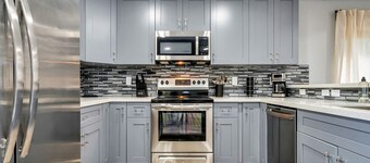 Brand New Modern Villa - Fully Fenced Backyard