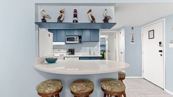 冰箱、微波炉、烤箱、炉灶