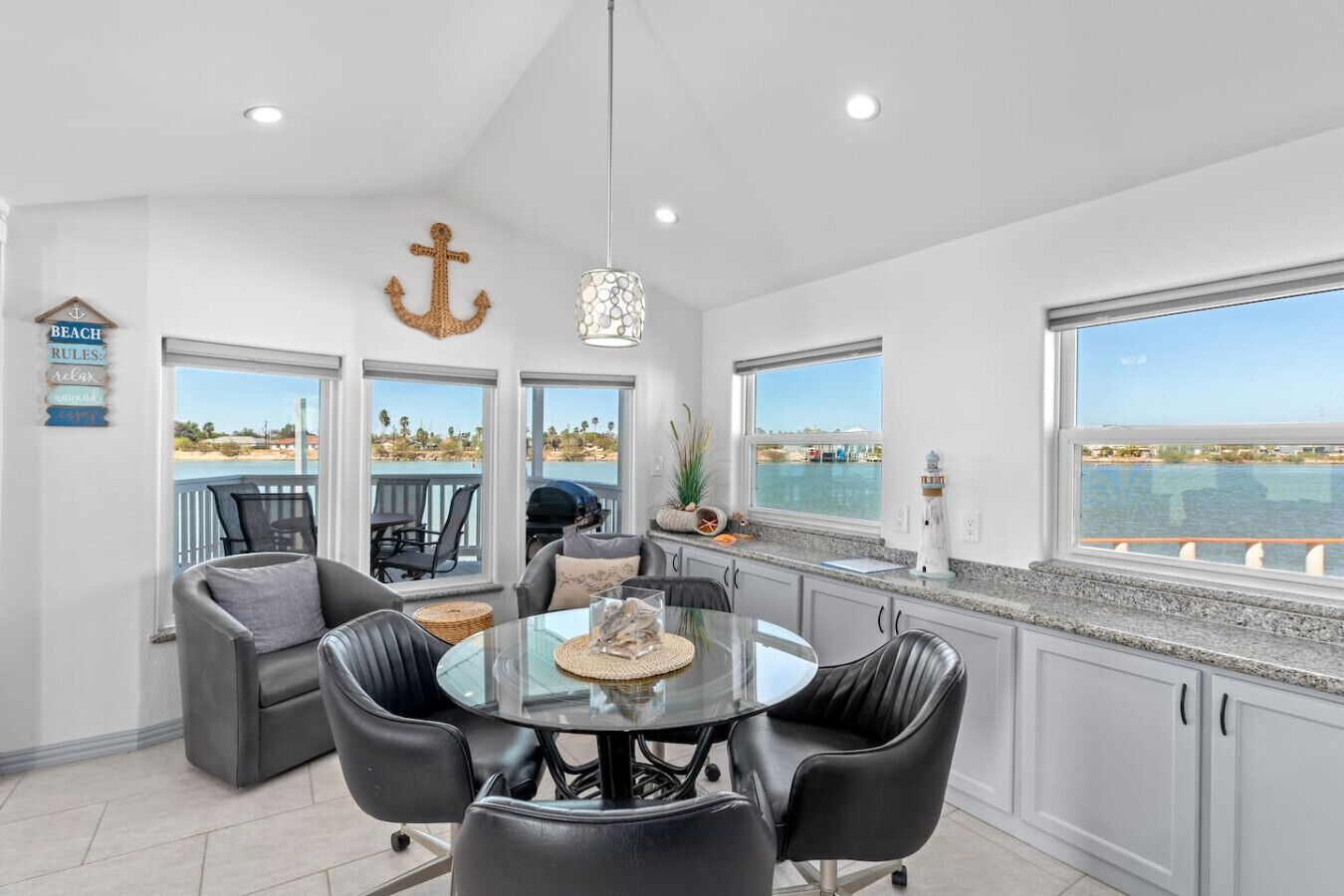 المنشأة من الداخل