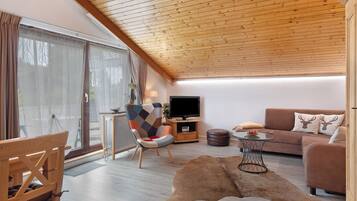 Fernseher, Tischtennisplatte, Stereoanlage