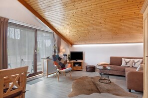 Televisio, pöytätennispöytä, stereot