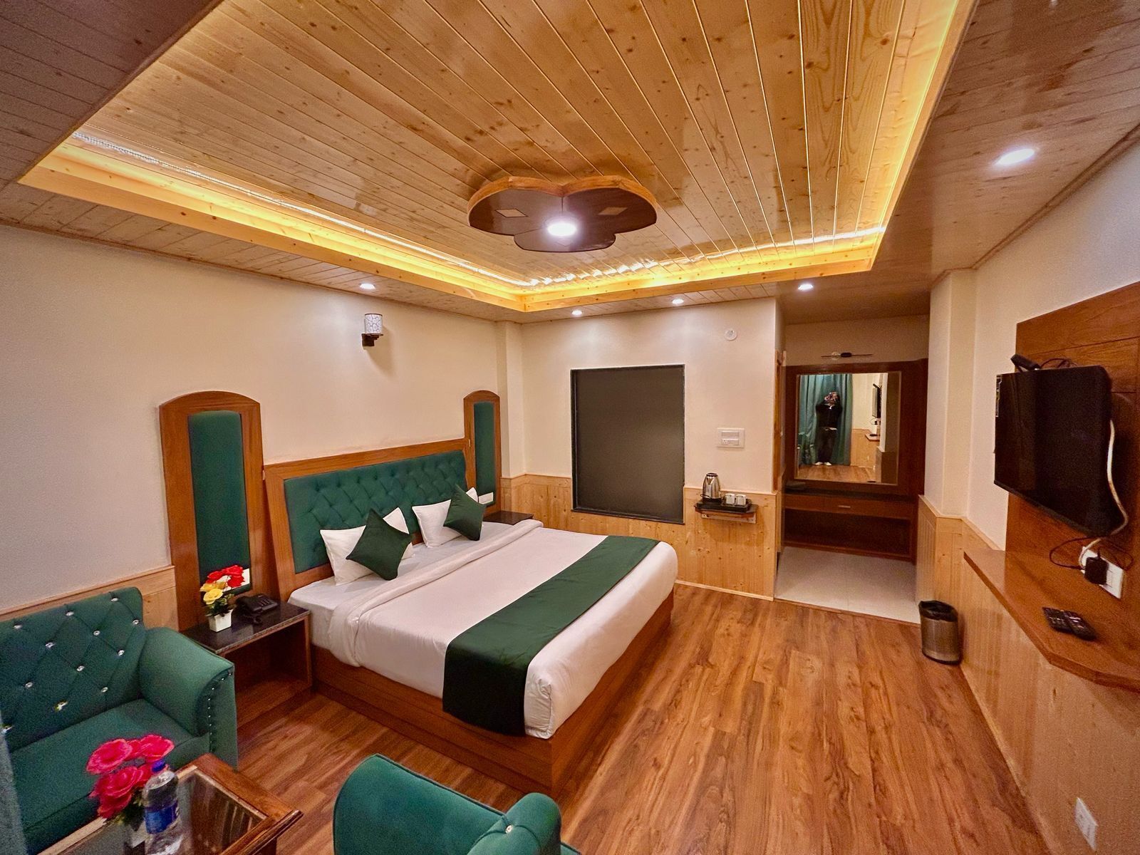 华丽双人房, 阳台, 山景 | 防过敏的被褥、泰普尔床垫、免费 WiFi、床单