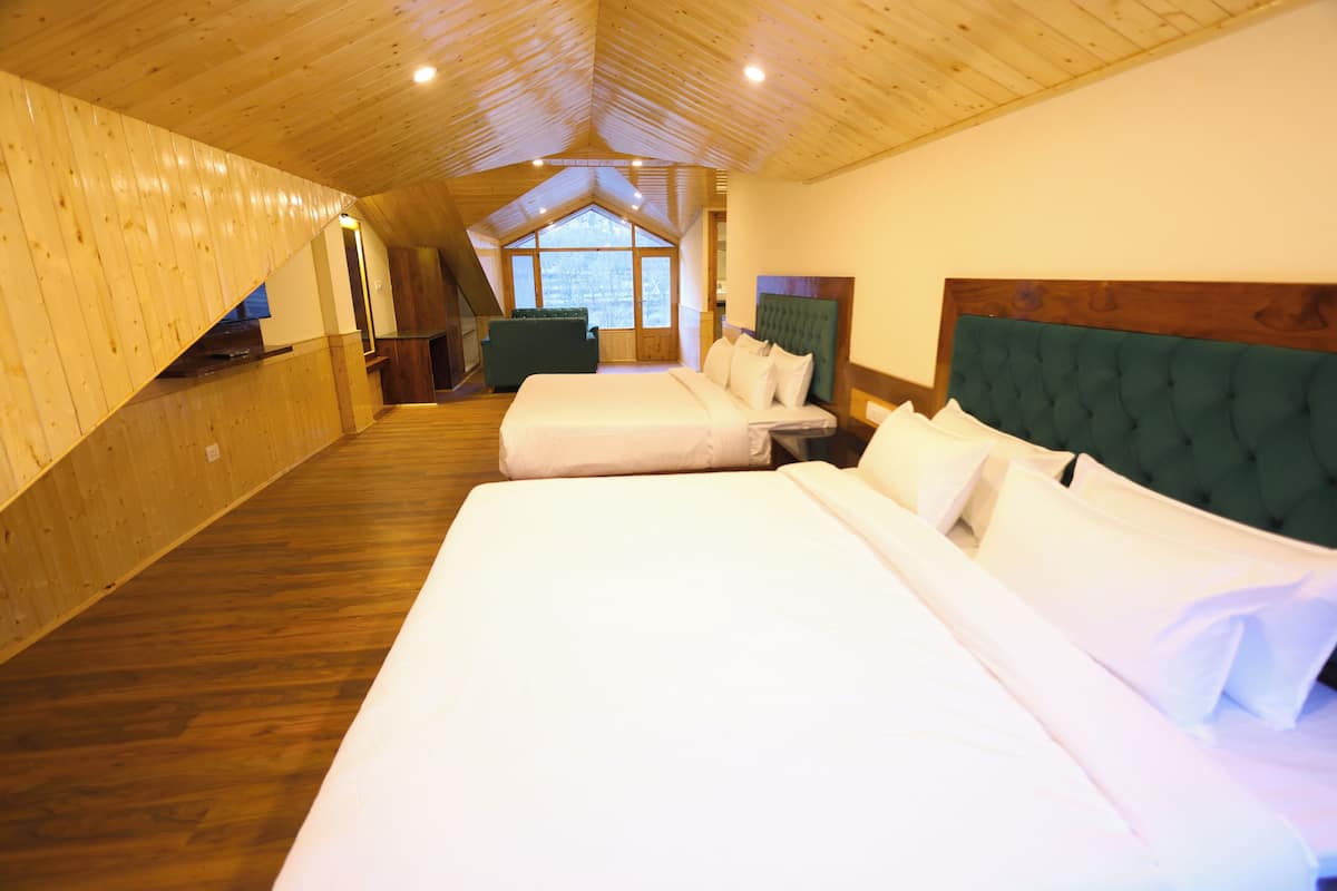 Family Suite, Balcony, Mountain View | 1 bedroom, hypo-allergenic bedding, Tempur-Pedic beds, free WiFi
